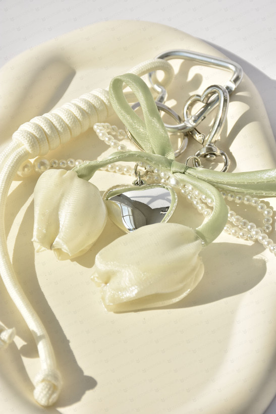 آویز کیف چارم بگ مروارید و گل لاله