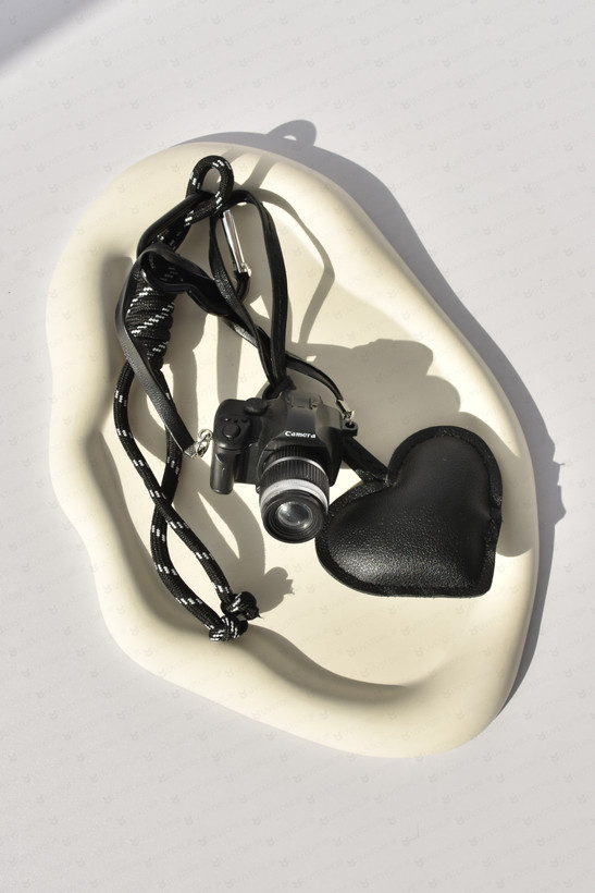 آویز کیف چارم بگ دوربین عکاسی و قلب مشکی