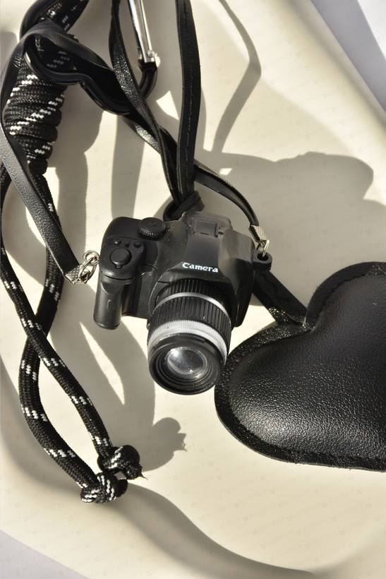 آویز کیف چارم بگ دوربین عکاسی و قلب مشکی