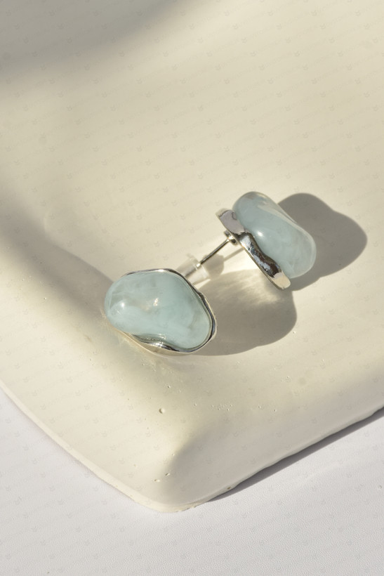 گوشواره میخی سنگ کهربا دفرمه آبی