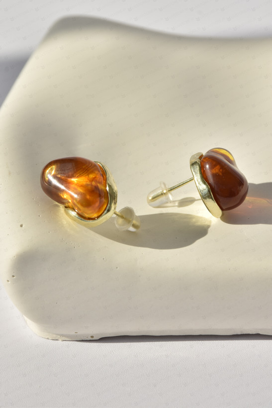 گوشواره میخی زنانه مدل کهربا