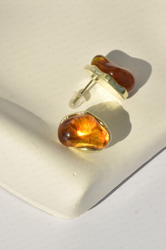 گوشواره میخی سنگ کهربا دفرمه کهربایی